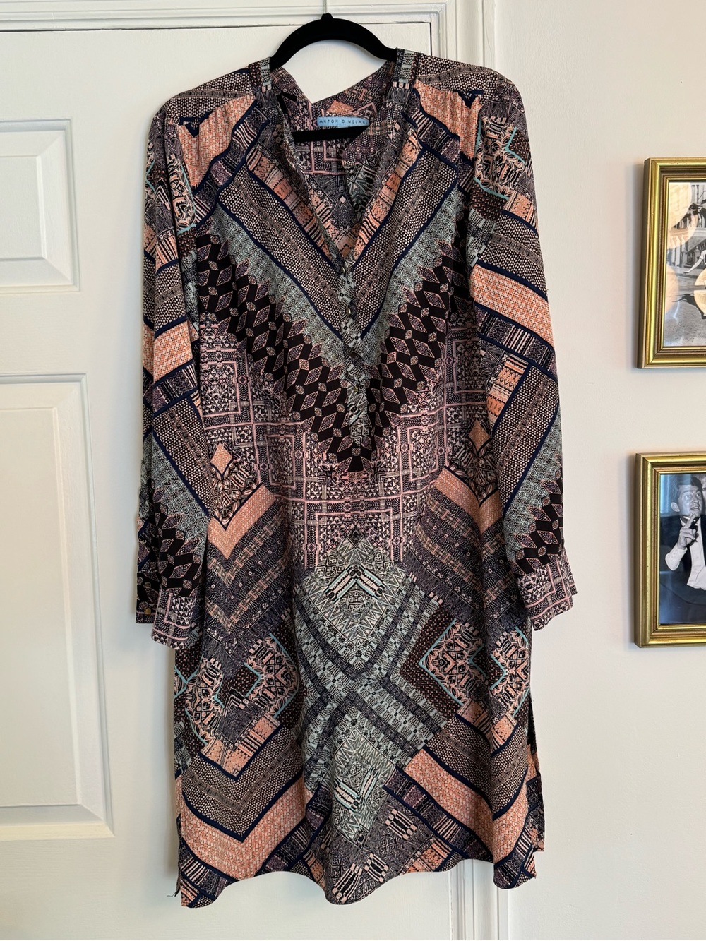ANTONIO MELANI Geometric Print Long Sleeve Tunic Dress in Pink & Black